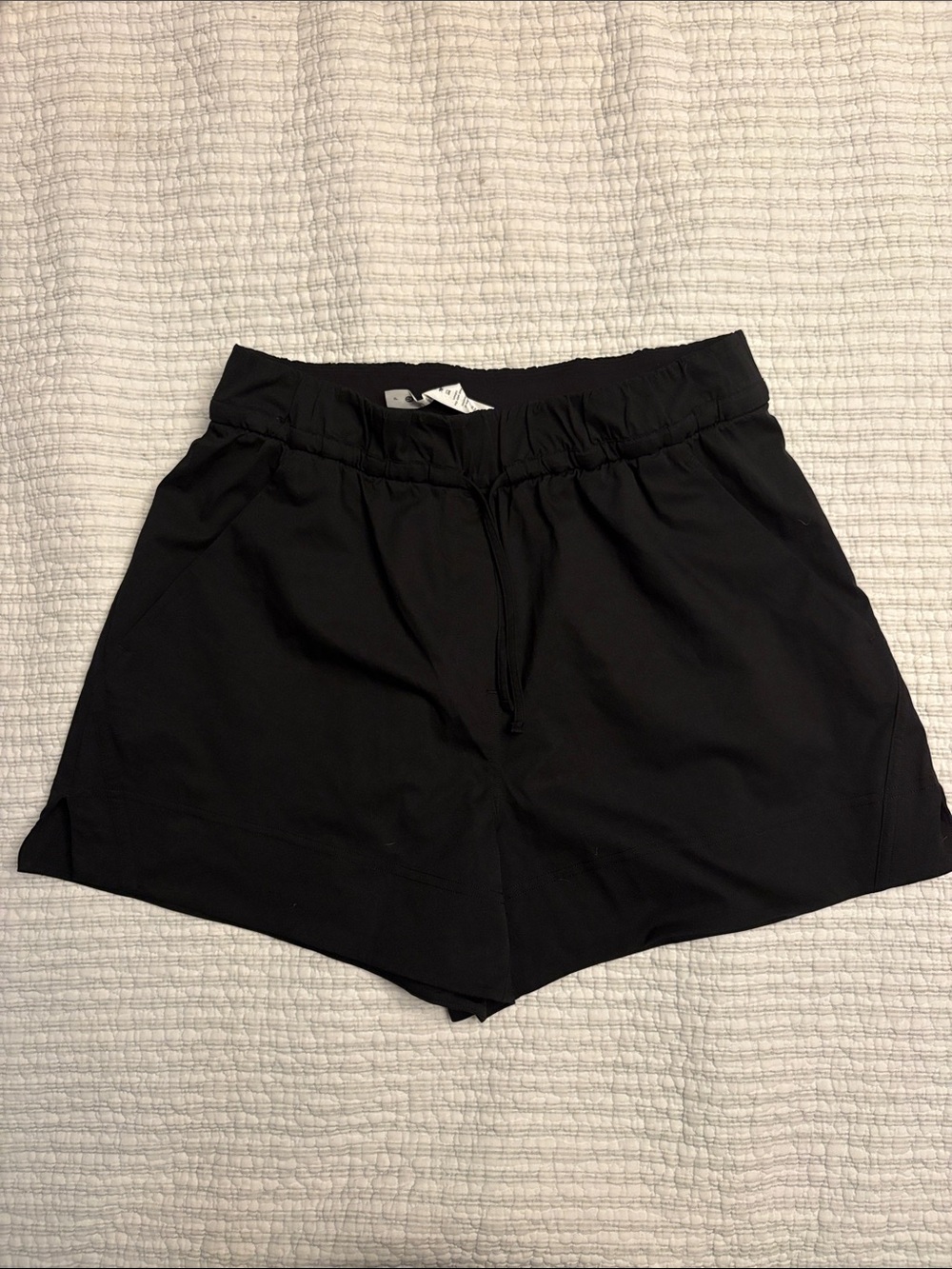 Lululemon cinchable waist high-rise woven short 3.5”